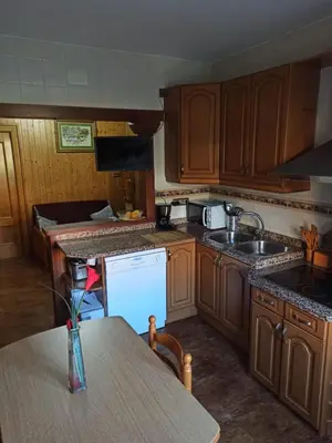 Una cocina o zona de cocina en APTO RURAL FRAGARIA - PISCINAS NATURALES Casas del Monte- entorno natural unico 