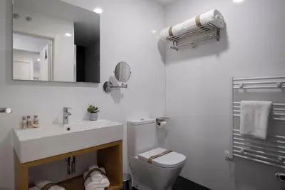 Un baño de Luxor Torre del Clavero Apartments