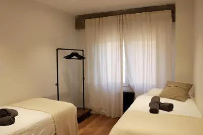 Cama o camas de una habitación en Ático Industrial Céntrico, Reformado, Air-Acond, WiFi