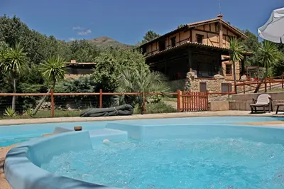 Piscina en o cerca de Complejo Rural La Coronilla