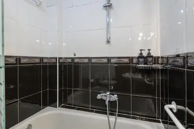 Un baño de Apartamento junto a la Universidad y la Catedral
