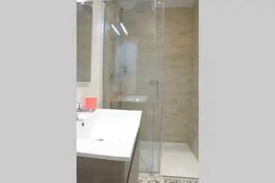 Un baño de VUT La Casa de las Flores