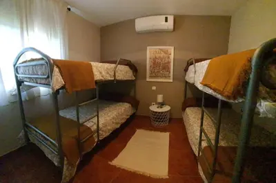 Cama o camas de una habitación en CASA RURAL LAS TRAVIESAS 2