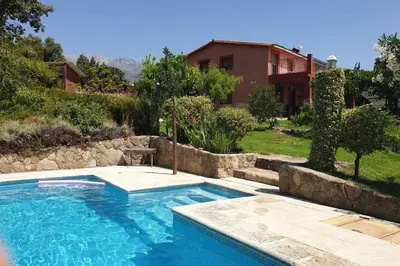 Piscina en o cerca de CASA RURAL LAS TRAVIESAS 2