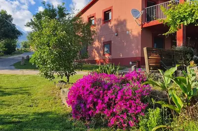 Jardín al aire libre en CASA RURAL LAS TRAVIESAS 2