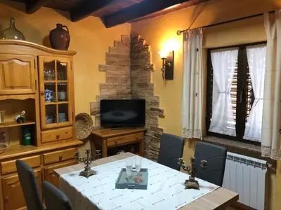 Una televisión o centro de entretenimiento en Casa rural Pérez Martín