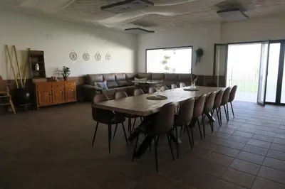 Un restaurante o sitio para comer en Casa Rural La Molinera Riolobos Caceres