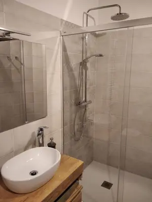 Un baño de Loboratorio Rural - La Majada del Acebo