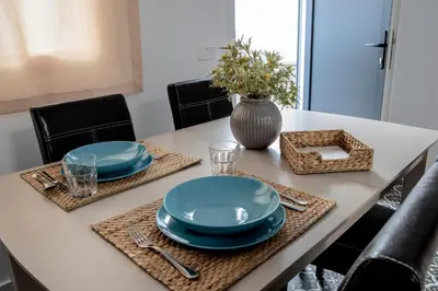 Una televisión o centro de entretenimiento en Apartamentos Rurales Helechosa, Las Tres Peñas