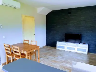 Una televisión o centro de entretenimiento en APARTAMENTOS LOS ÁLAMOS