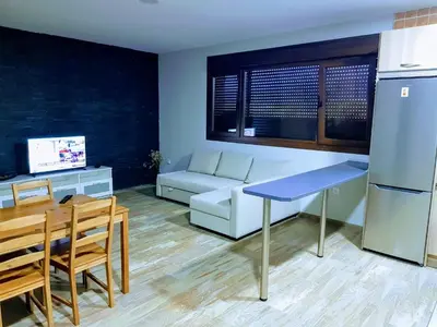 Una televisión o centro de entretenimiento en APARTAMENTOS LOS ÁLAMOS