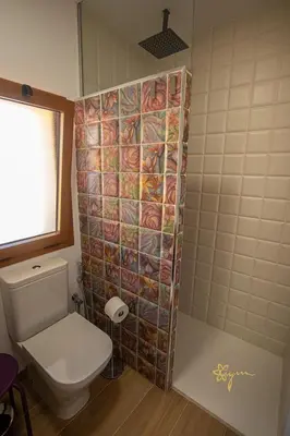 Un baño de Apartamentos Turísticos AbrilyMarzo