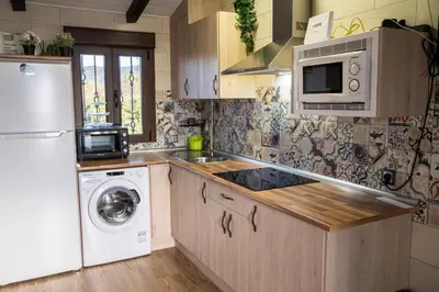 Una cocina o zona de cocina en Apartamento Buenavista con Jacuzzi y Jardín privado en Abadia ATT-CC-0608