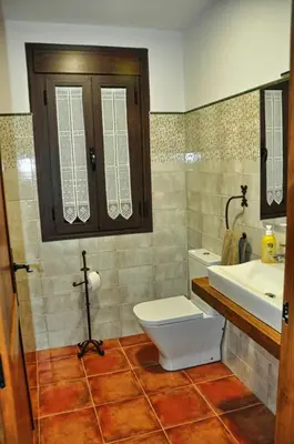 Un baño de El Hojaranzo. Casa rural con encanto en Candeleda