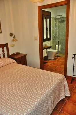 Un baño de El Hojaranzo. Casa rural con encanto en Candeleda