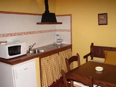Una cocina o zona de cocina en La Boticaria Casa Rural Apartamento