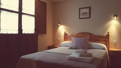 Cama o camas de una habitación en Hotel Judería Valle del Jerte