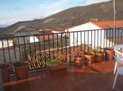 Vista general de una montaña o vista desde the country house