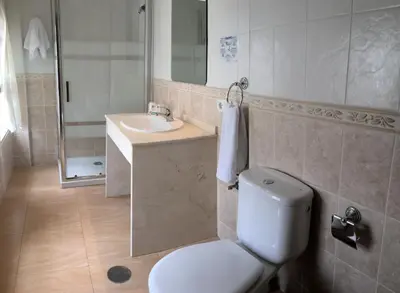 Un baño de Hotel Delphos