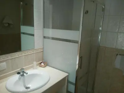 Un baño de Hotel Delphos