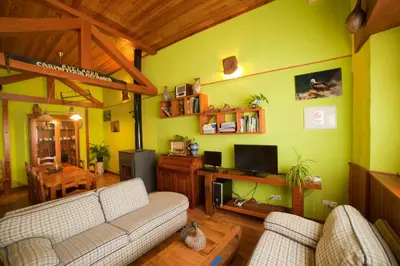 Una televisión o centro de entretenimiento en Casa Rural El Taller De Benito