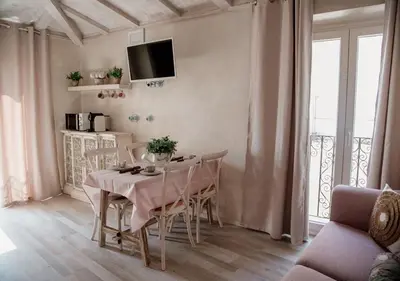 Una televisión o centro de entretenimiento en Hotel Rural El Medievo- SOLO ADULTOS