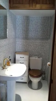 Un baño de El descanso del viajero