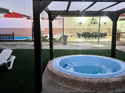 Piscina en o cerca de Casa Rural ¨Villa Vivares¨ 3*