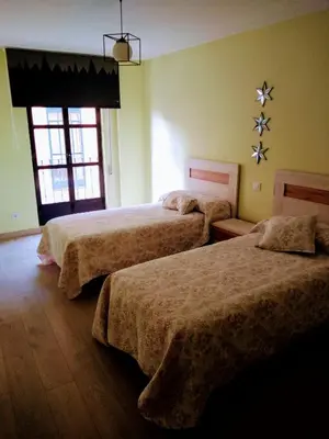 Cama o camas de una habitación en LA ESTRELLA con GARAJE INCLUIDO
