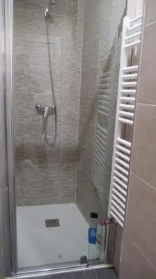 Un baño de LA ESTRELLA con GARAJE INCLUIDO
