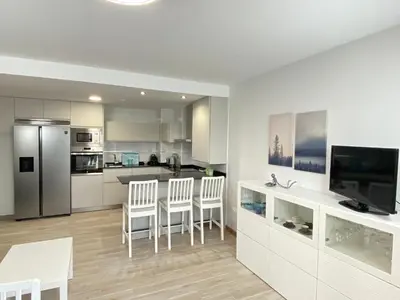 Una cocina o zona de cocina en Apartamento nuevo, accesible y con piscina !!!