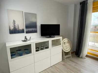 Una televisión o centro de entretenimiento en Apartamento nuevo, accesible y con piscina !!!