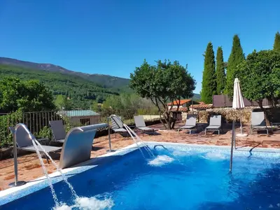 Piscina en o cerca de Aura del Jerte