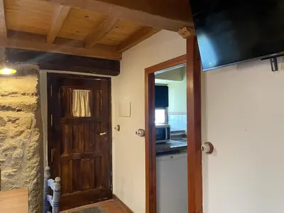 Una televisión o centro de entretenimiento en Casa Rural Jim Morrison