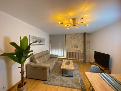 Una televisión o centro de entretenimiento en Acogedor apartamento Puente Romano !!!