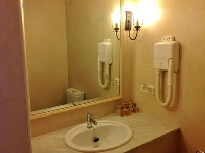 Un baño de Hostal Cerezo 2