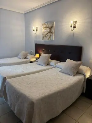 Cama o camas de una habitación en Hostal Cerezo 2