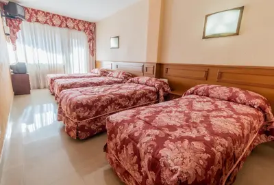 Cama o camas de una habitación en Pensión Isabel by Vivere Stays