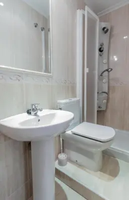 Un baño de Pensión Isabel by Vivere Stays