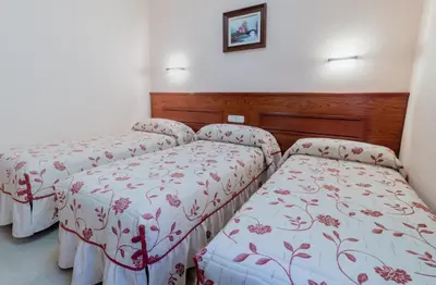 Cama o camas de una habitación en Pensión Isabel by Vivere Stays
