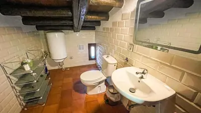 Un baño de Albergue San Blas - Vía de la Plata y Cáparra - Vía Verde