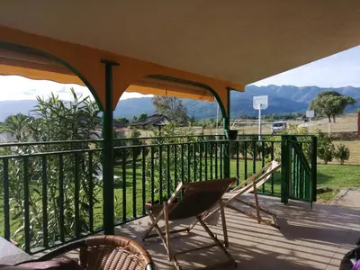 Vista general de una montaña o vista desde la casa o chalet