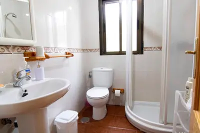 Un baño de Alojamientos LUNADA