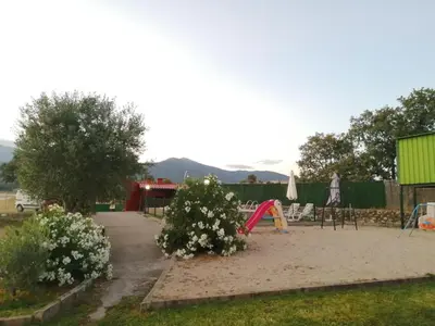 Zona de juegos infantil en Alojamientos LUNADA