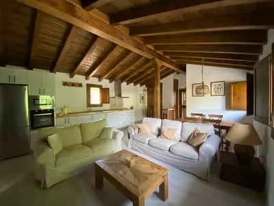 Una cocina o zona de cocina en Casa rural en jerte: La casa del molino