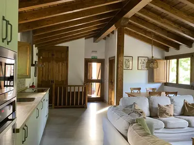 Una cocina o zona de cocina en Casa rural en jerte: La casa del molino