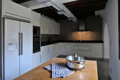 Una cocina o zona de cocina en Villa Cornelius Lujo Rural 5 Estrellas Verdes