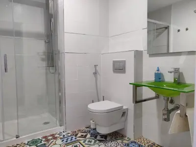 Un baño de Apartamentos R66