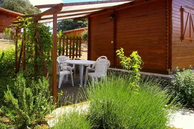 Jardín al aire libre en Cabañas del Cortino