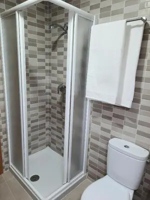 Un baño de Apartamentos Clavero 10